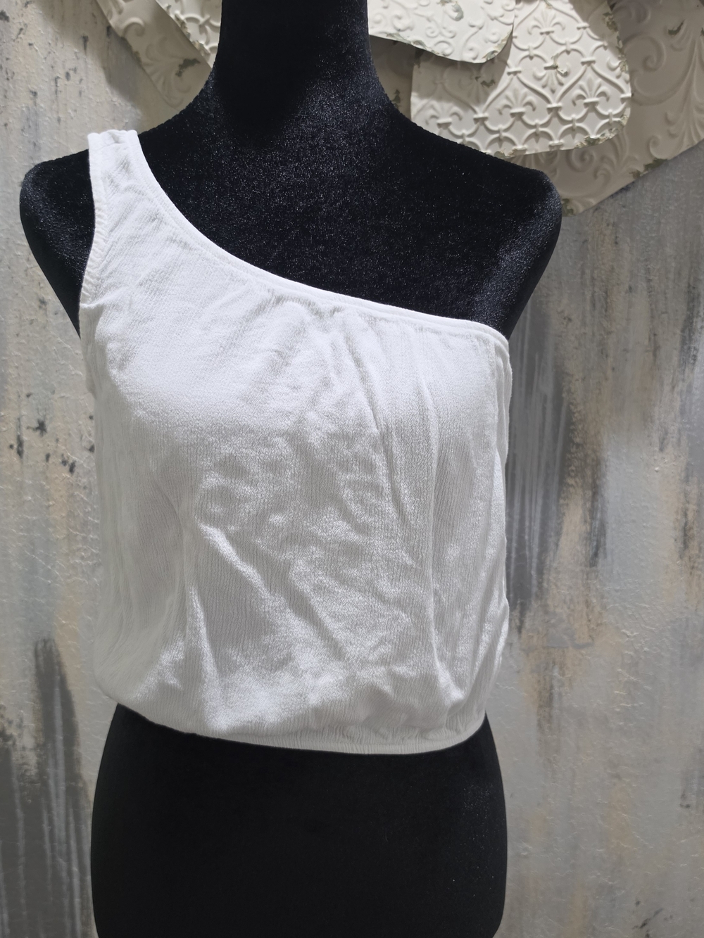 La Hearts One-Shoulder White Crop Top